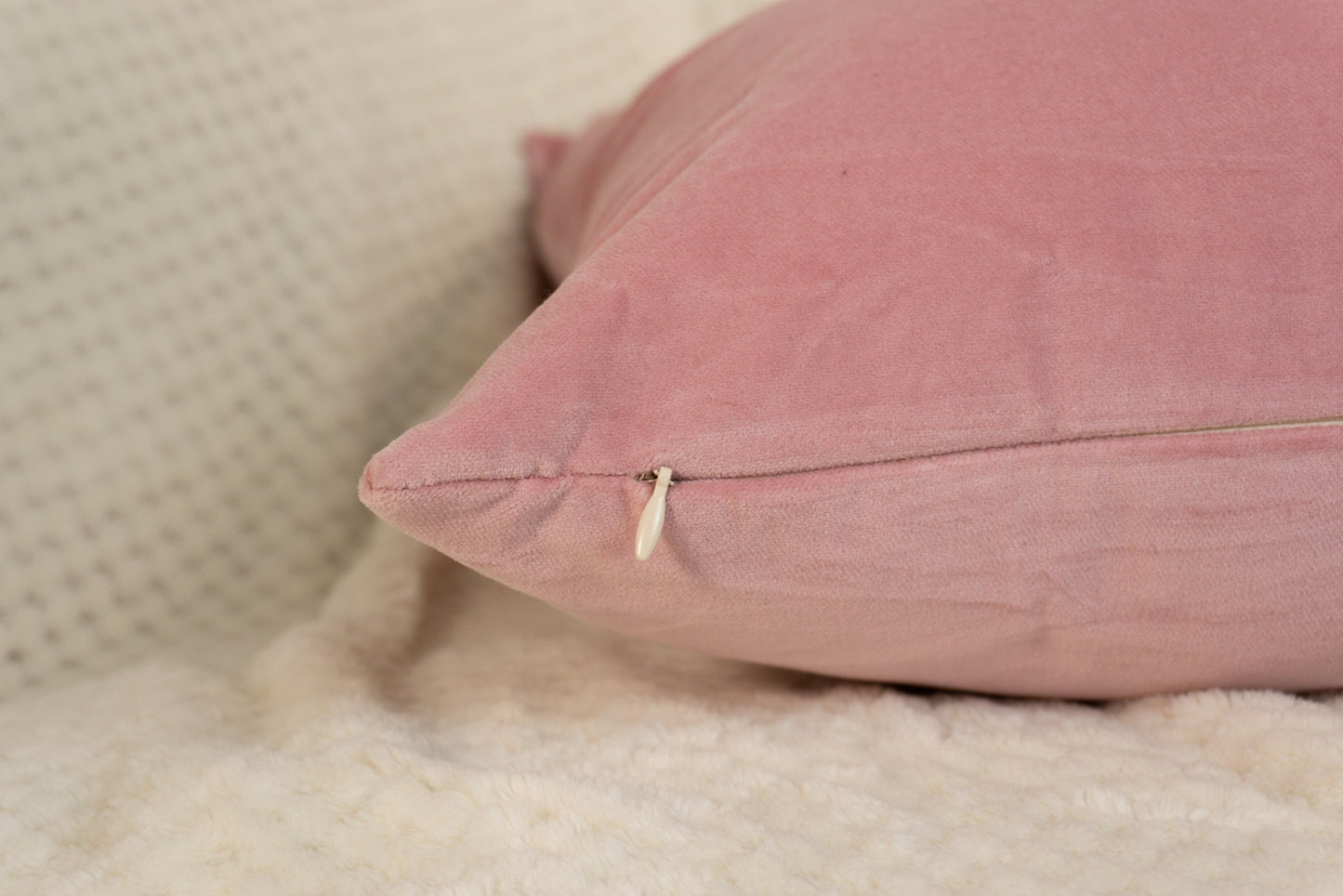 Luxury Velvet Baby Pink Cushion Cover, Baby Pink Velvet Throw Pillow Cover 45x45cm